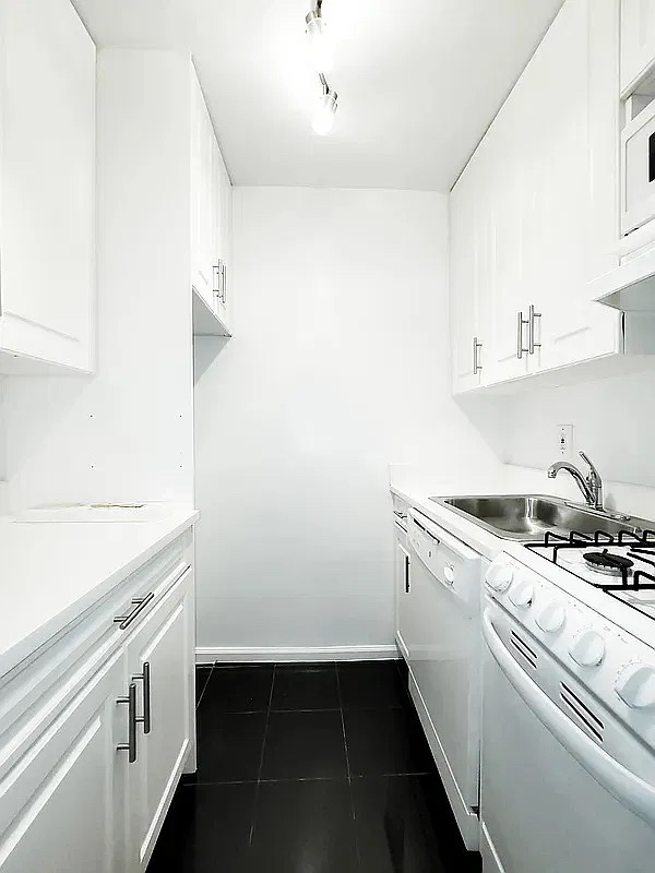 226 East 74th Street - Photo 4