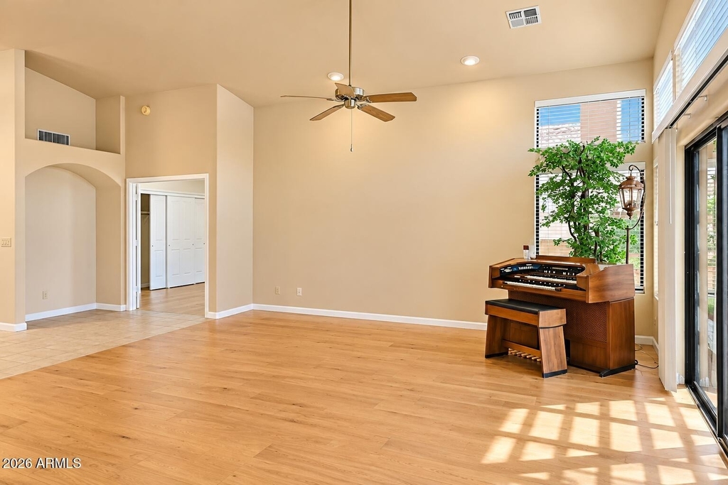249 E Vaughn Avenue - Photo 6