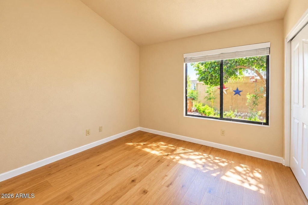 249 E Vaughn Avenue - Photo 11