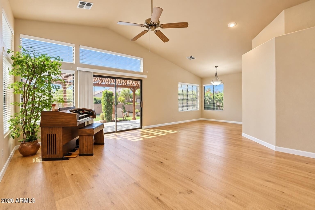 249 E Vaughn Avenue - Photo 5
