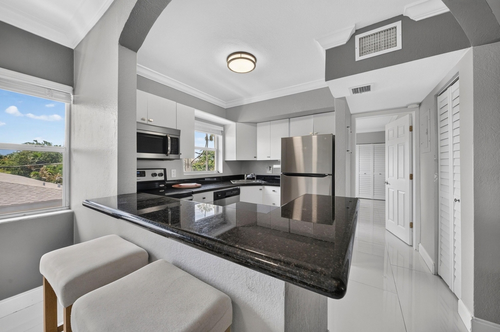 744 Ne 14th Avenue - Photo 9
