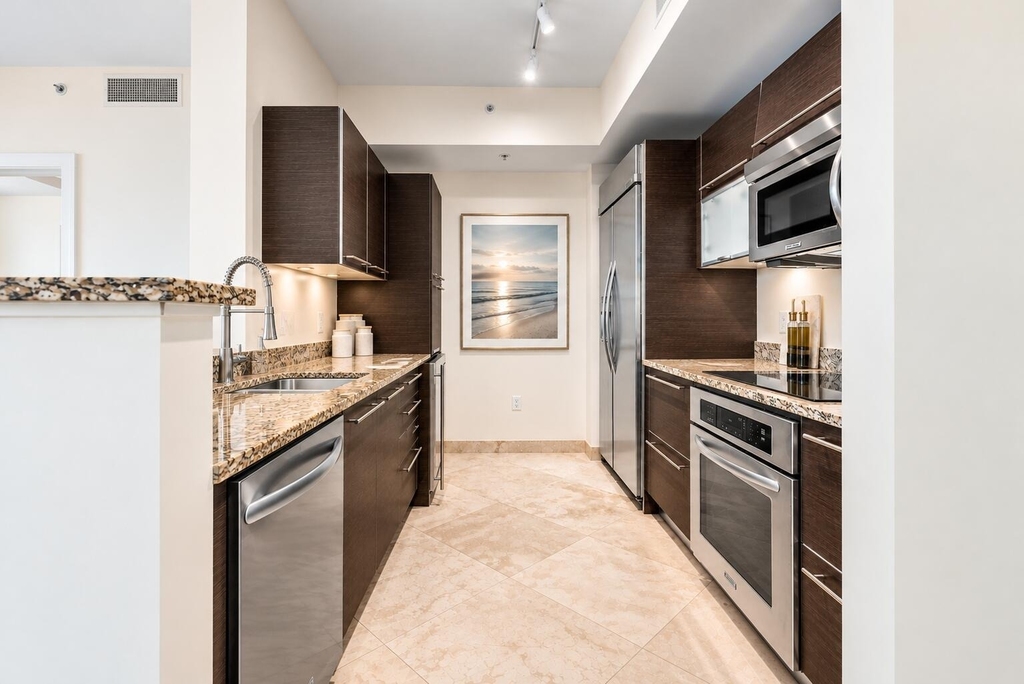 550 Okeechobee Boulevard - Photo 7