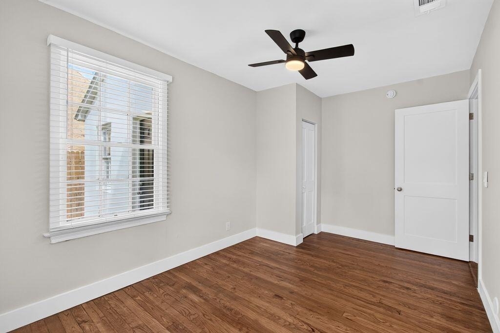 826 37th Street - Photo 18