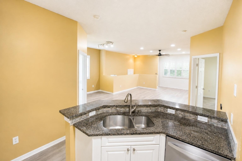 2927 Crestwood Terrace - Photo 10