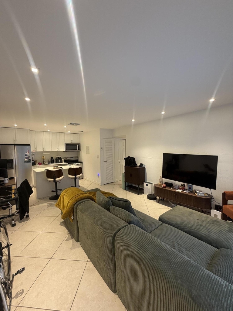 2715 Tigertail Avenue - Photo 4
