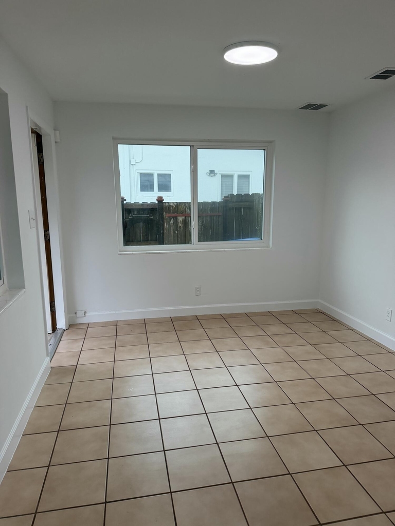 160 Nw 43rd Court - Photo 2