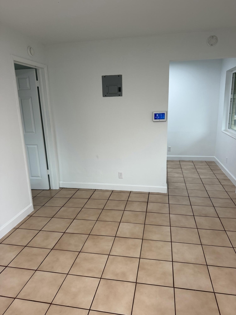 160 Nw 43rd Court - Photo 1