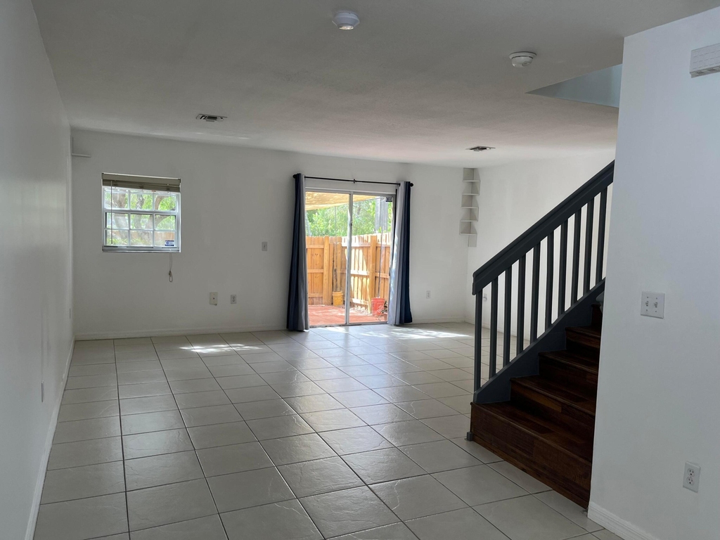 2314 Johnson Street - Photo 7