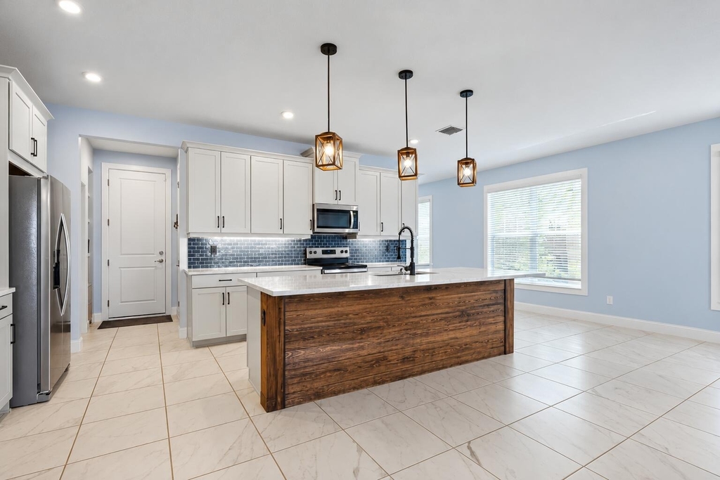 3524 Nw Solange Court - Photo 1