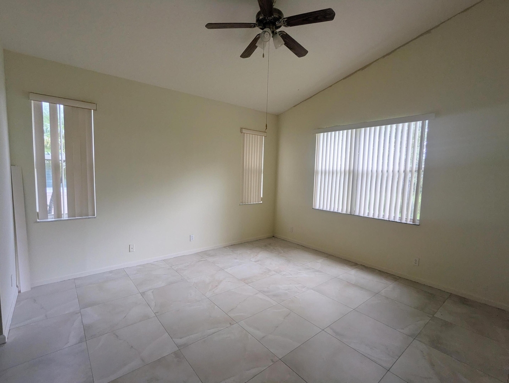 185 Nw Willow Grove Avenue - Photo 5