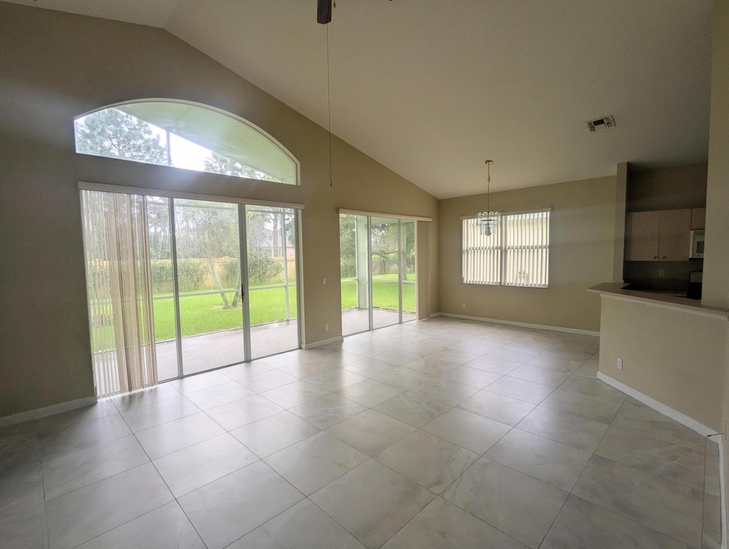 185 Nw Willow Grove Avenue - Photo 2