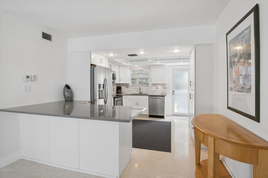 609 Bayshore Drive - Photo 5