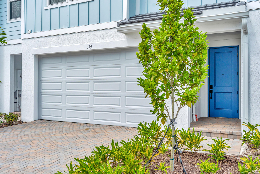 179 Se Birch Terrace - Photo 1