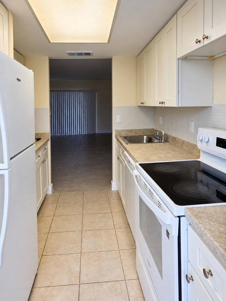 1500 Crescent Circle - Photo 3