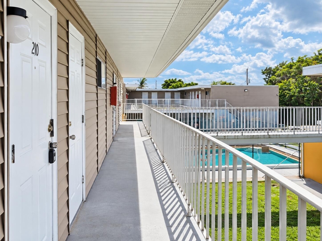 1500 Crescent Circle - Photo 2