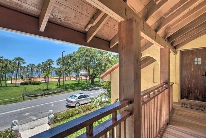 407 S Lakeside Drive - Photo 1