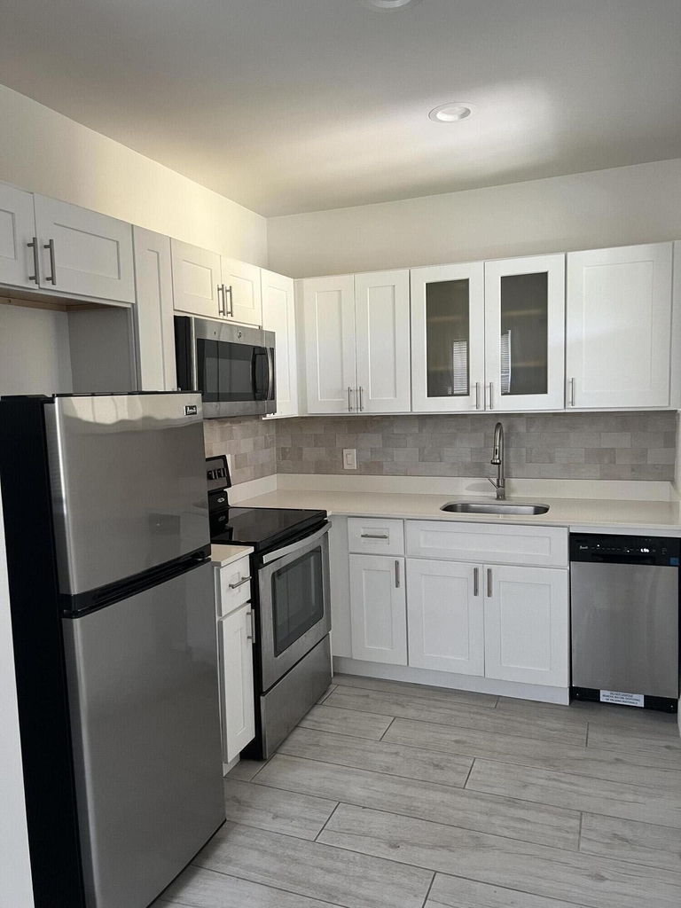 407 S Lakeside Drive - Photo 3