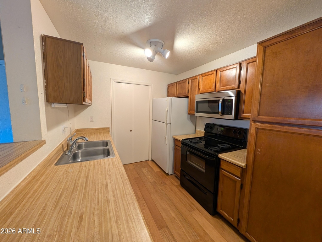 623 W Guadalupe Road - Photo 4