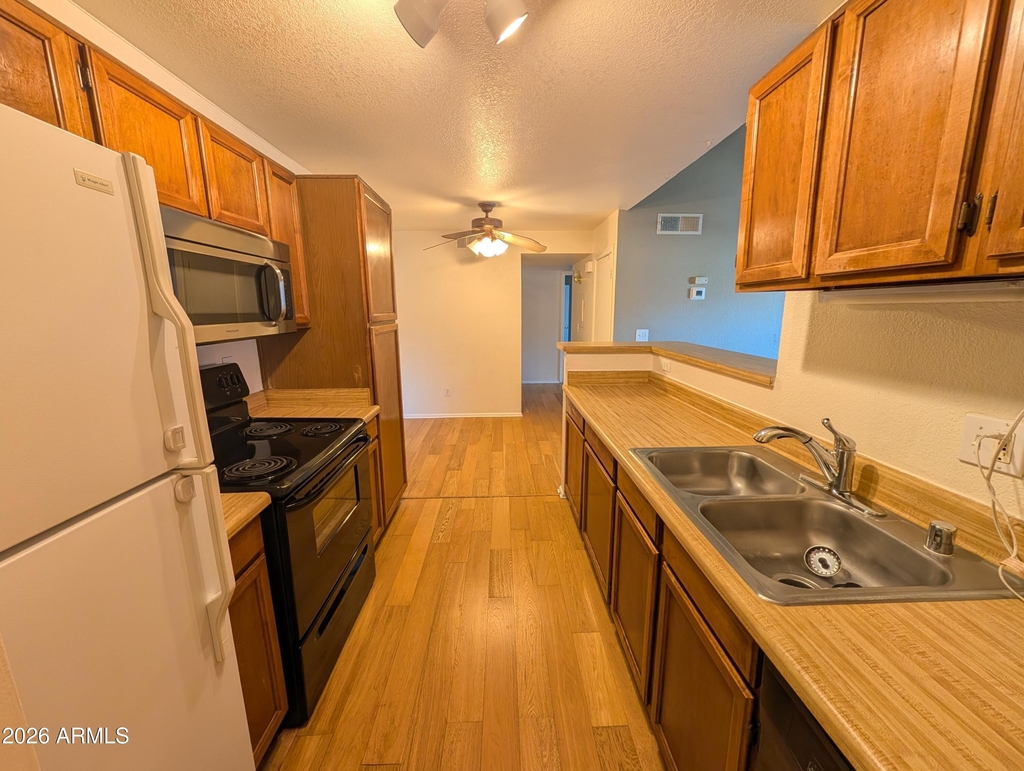 623 W Guadalupe Road - Photo 6