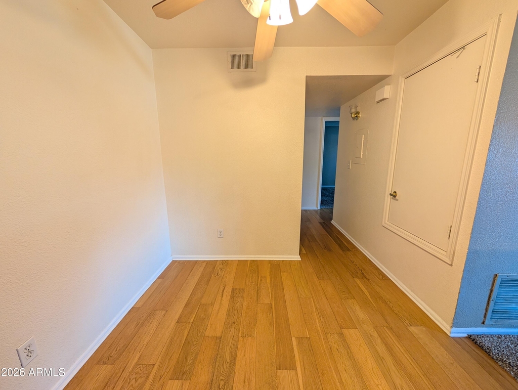 623 W Guadalupe Road - Photo 7
