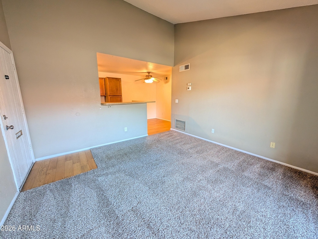 623 W Guadalupe Road - Photo 3