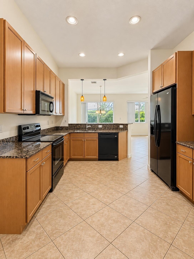 4730 S Prive Circle - Photo 4