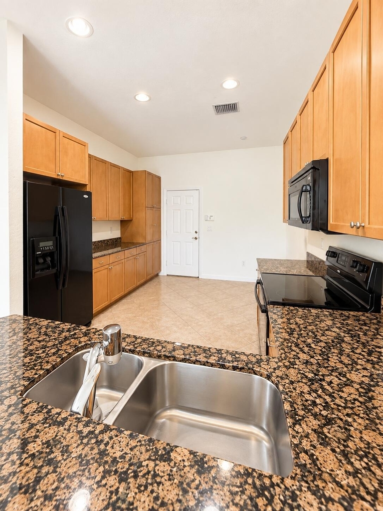 4730 S Prive Circle - Photo 2