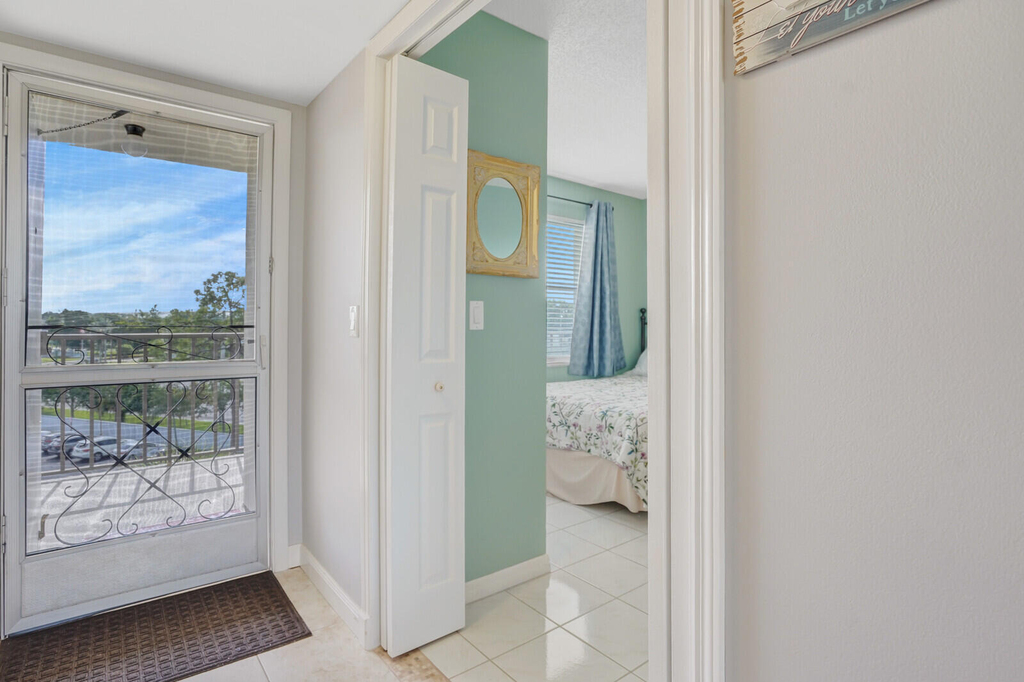 3959 Via Poinciana - Photo 4