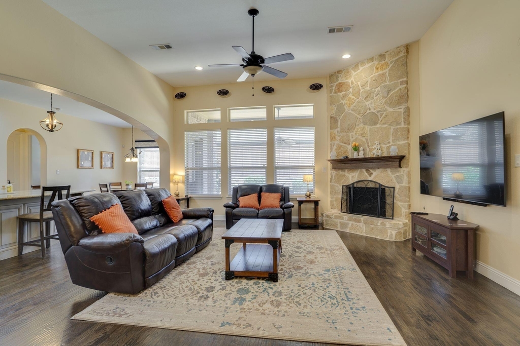 1604 Woodrose Court - Photo 5