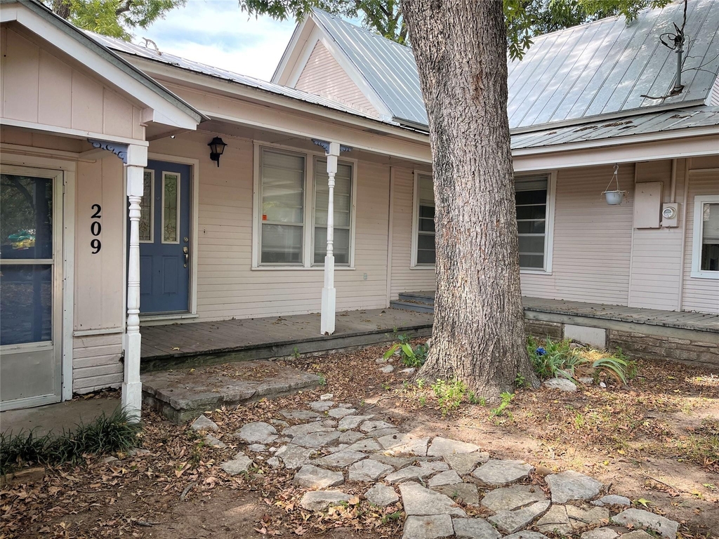 209 Mission Street - Photo 1