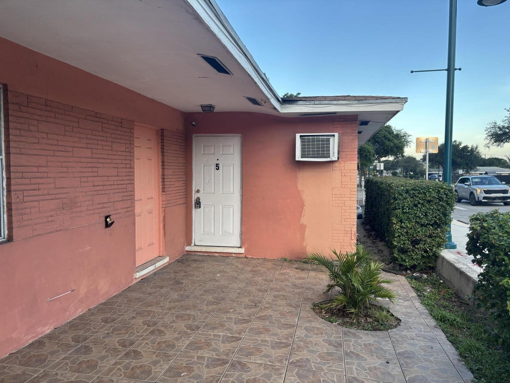 531 S C Street - Photo 1