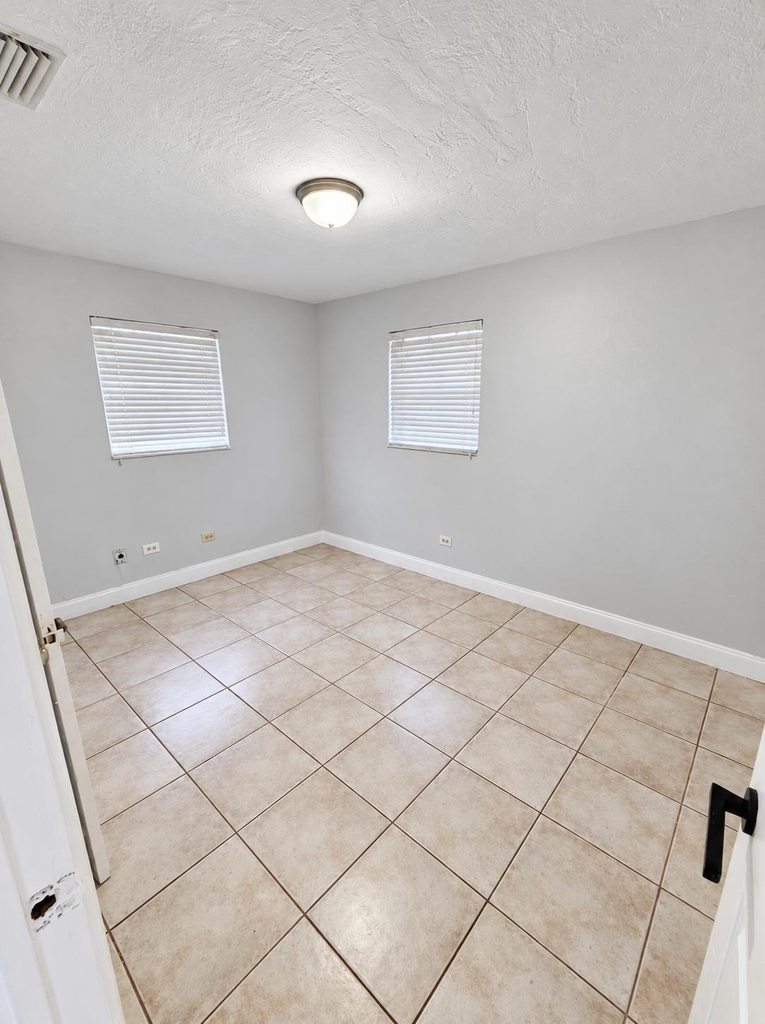 5751 Sw 37th Street - Photo 4