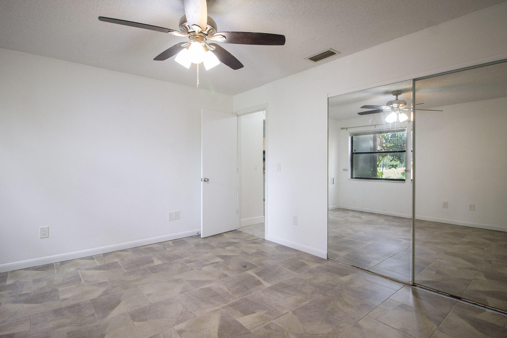 1303 Lakeview Drive E - Photo 17