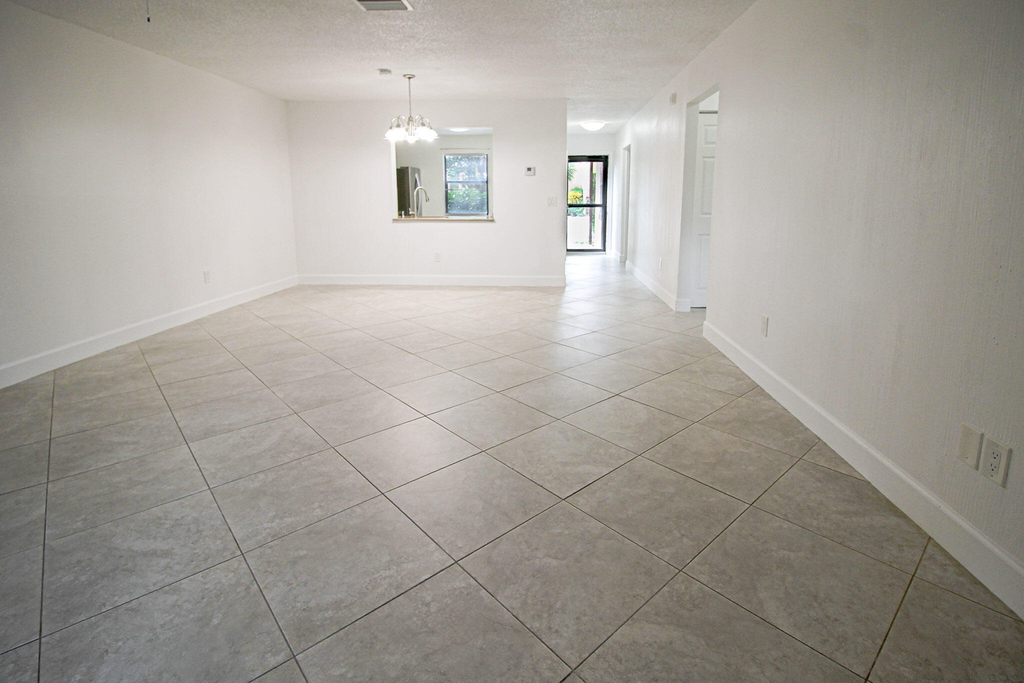 1303 Lakeview Drive E - Photo 6