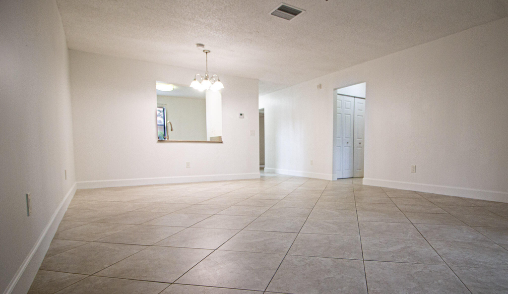 1303 Lakeview Drive E - Photo 7