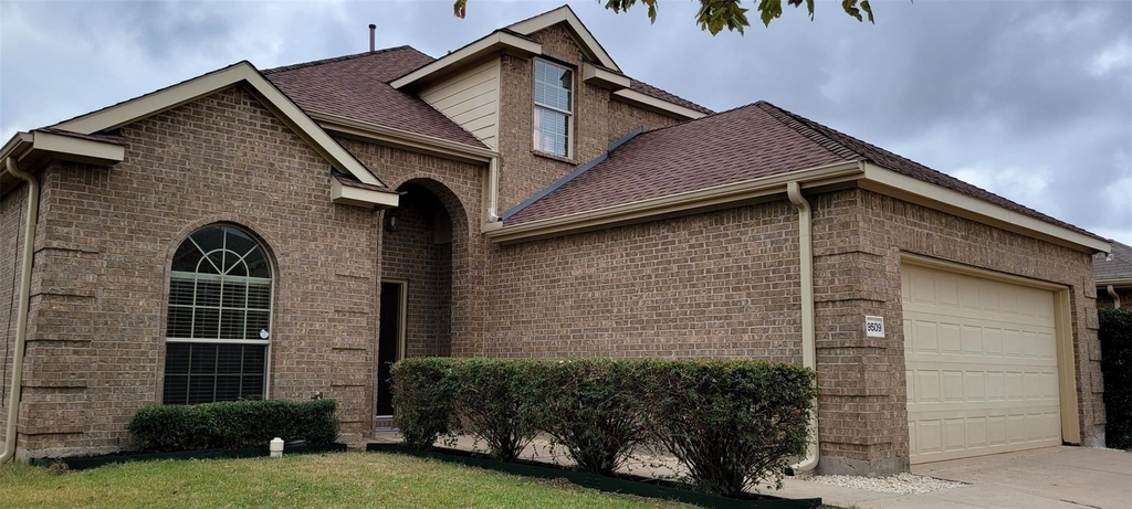 9509 Crooked Cat Drive - Photo 0