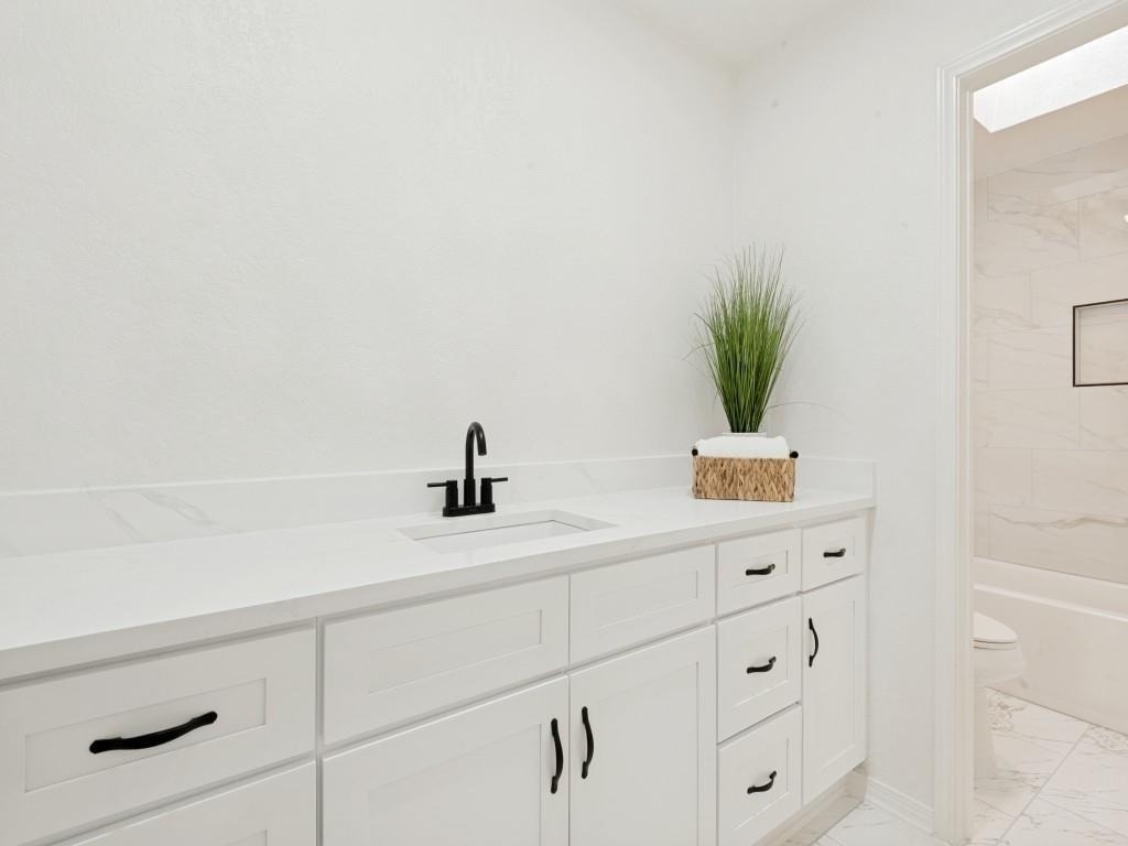 2025 Normandy Drive - Photo 10