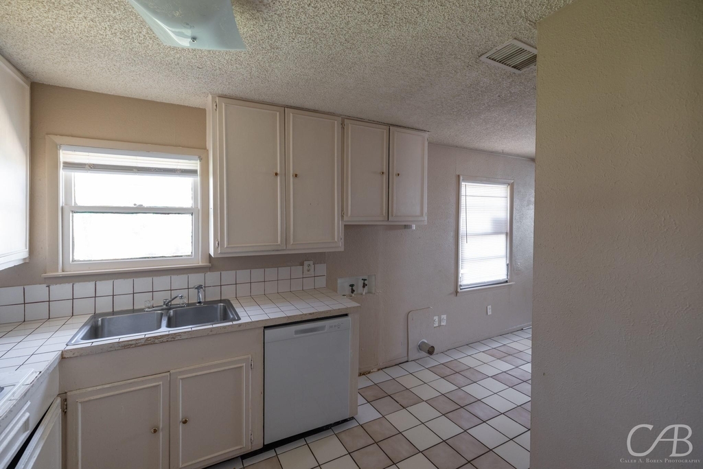 3218 Post Oak Road - Photo 15