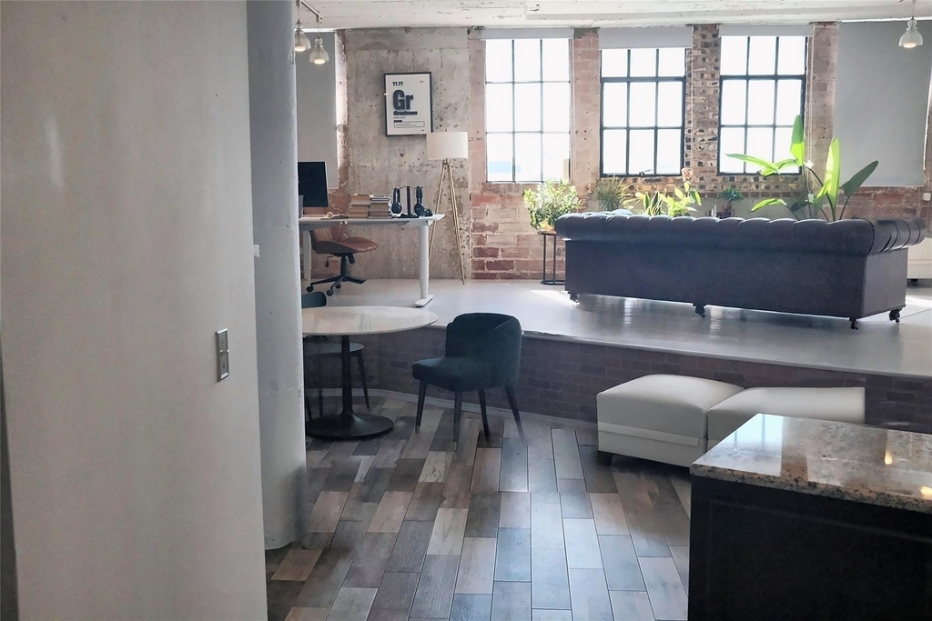 1122 Jackson Street - Photo 3