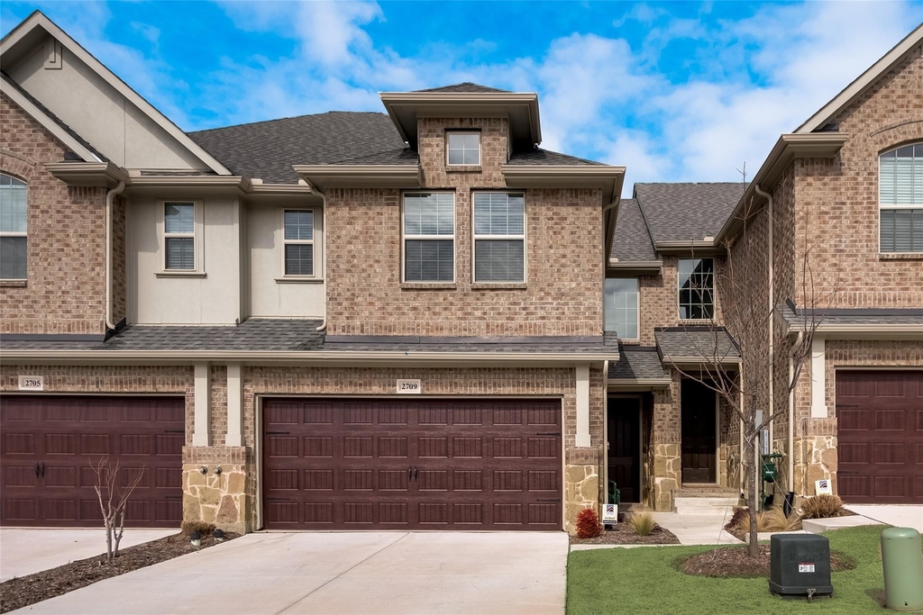 2709 Splendor Drive - Photo 1