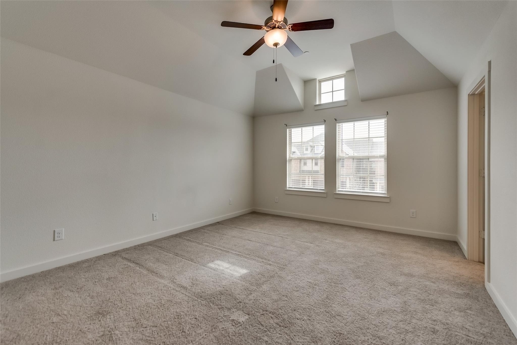 2709 Splendor Drive - Photo 13