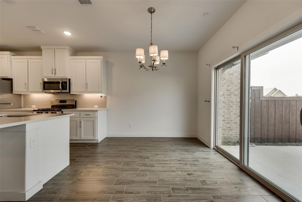2709 Splendor Drive - Photo 6