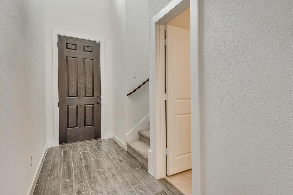 2709 Splendor Drive - Photo 3