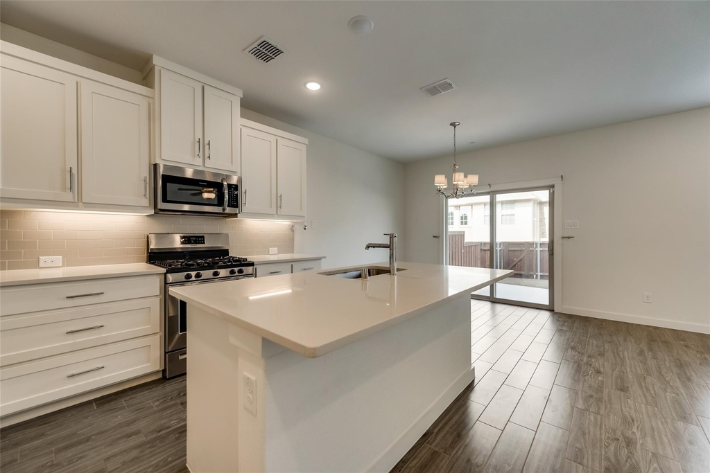 2709 Splendor Drive - Photo 7