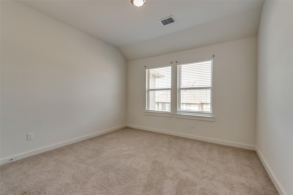 2709 Splendor Drive - Photo 18