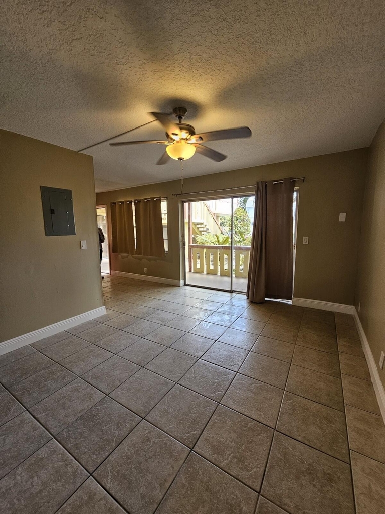 1200 W Blue Heron Boulevard - Photo 4