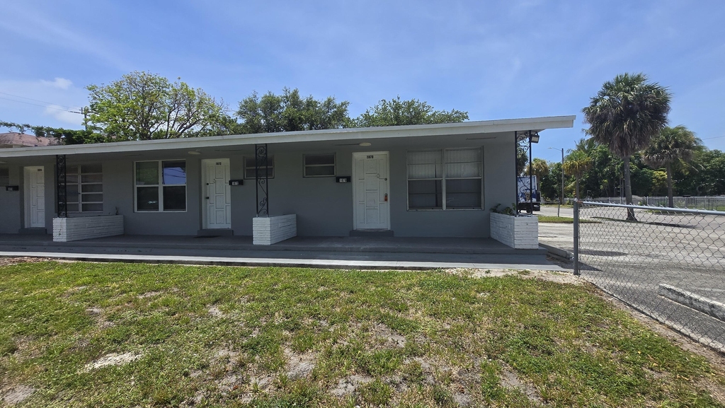 1870 Ne 161st Street - Photo 0