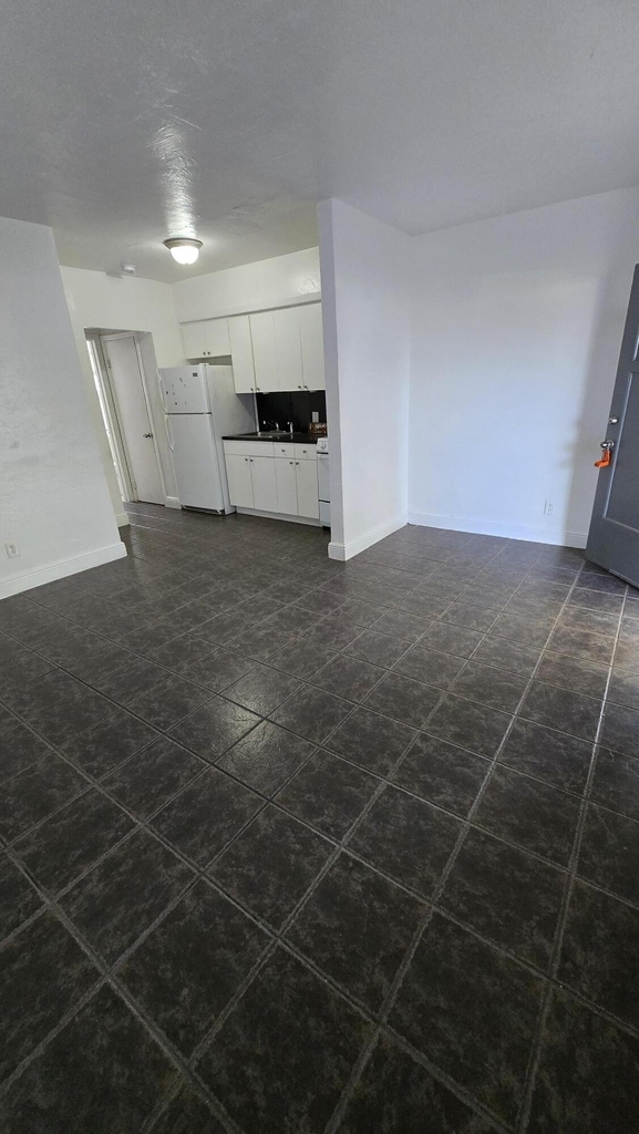 1012 Nw 2nd Avenue - Photo 2