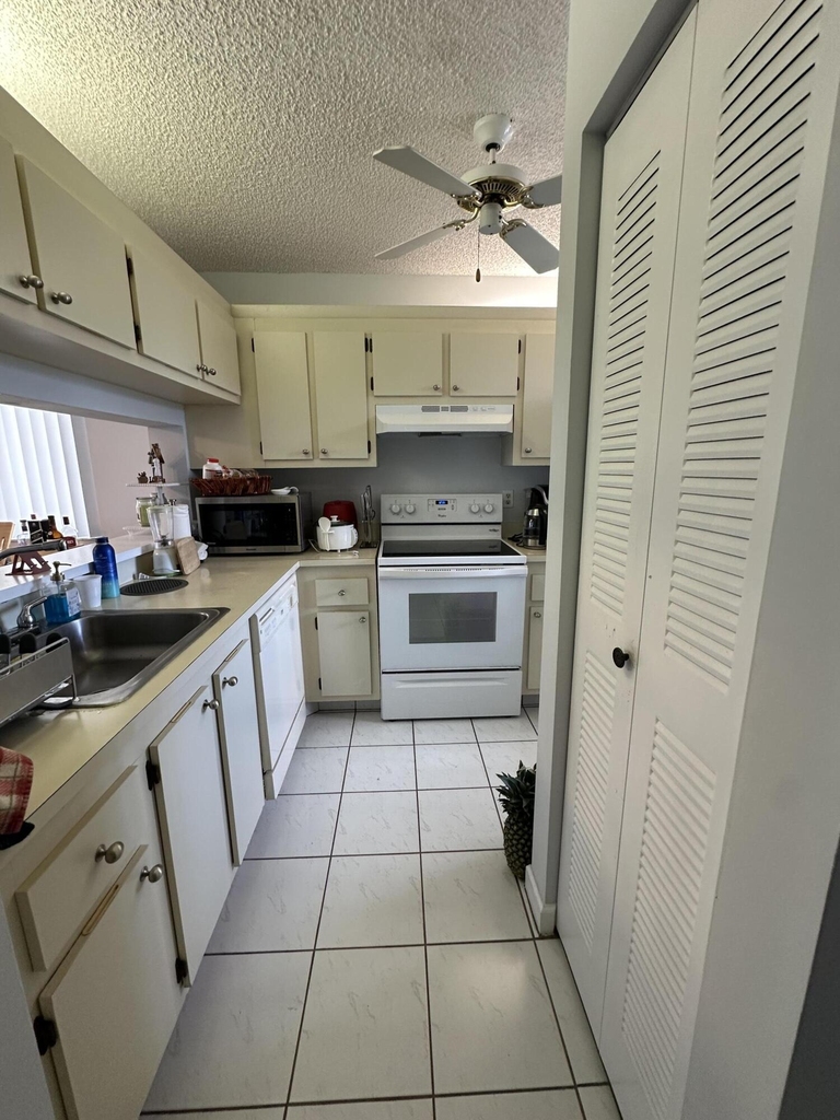 3138 Via Poinciana - Photo 3
