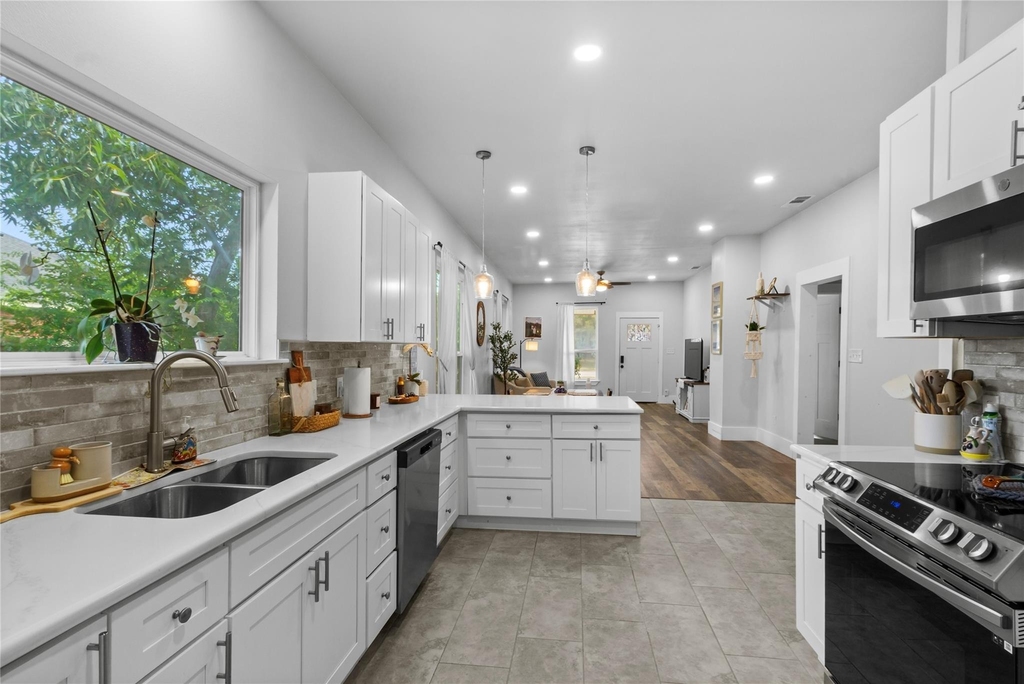 2200 N Beaton Street - Photo 9